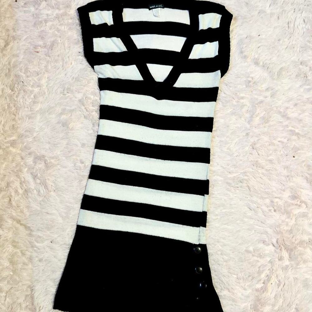 Vintage Y2K Wet Seal Black and White Alternative Scene Bodycon Sweater Dress‎